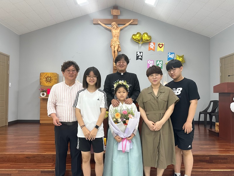 2023.06.11첫영성체(노지윤 가브리엘라 가족).jpg