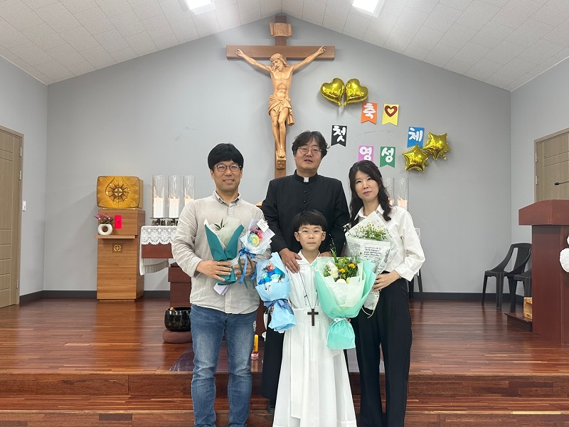 2023.06.11 첫영성체(민효기 프란치스코 가족).jpg